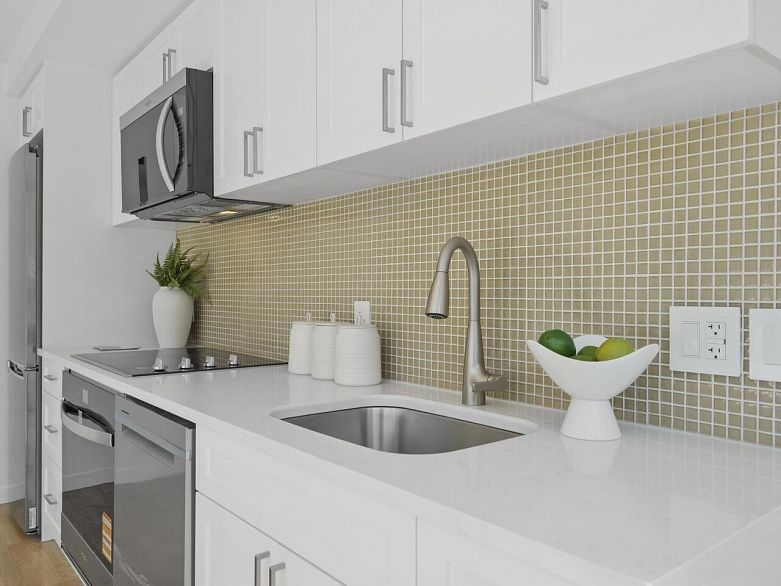 1109 233 Robson Street