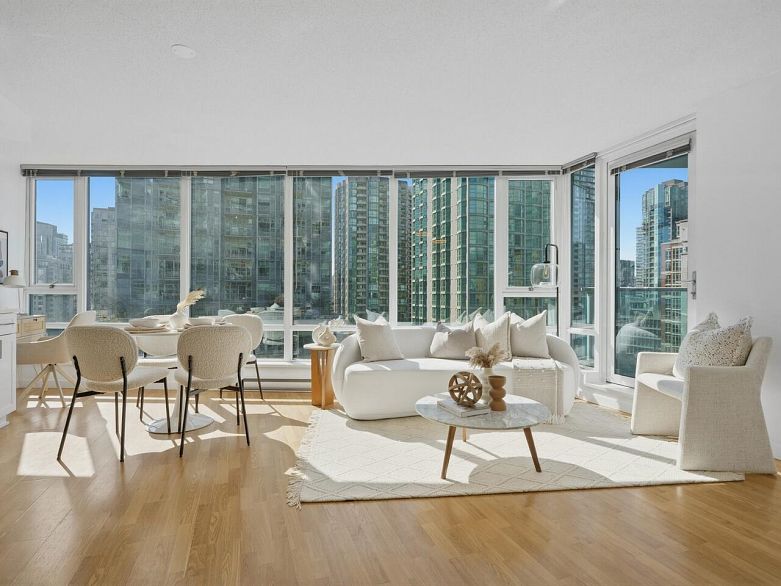 1109 233 Robson Street