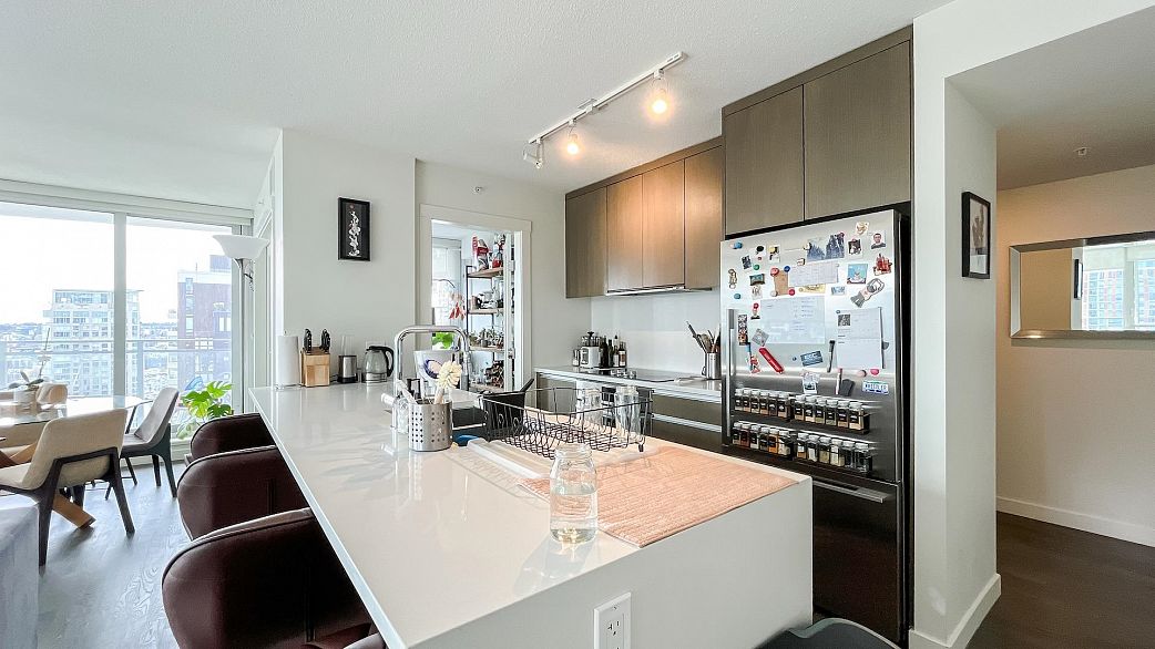 1706 1009 Harwood Street