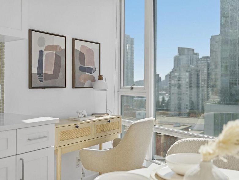 1109 233 Robson Street