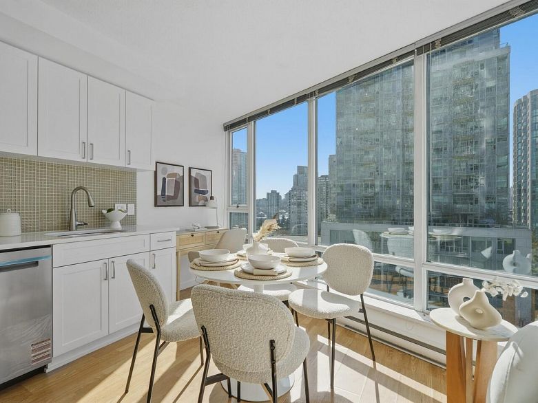 1109 233 Robson Street