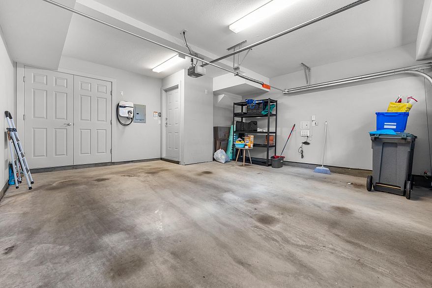 7148 Mont Royal Square