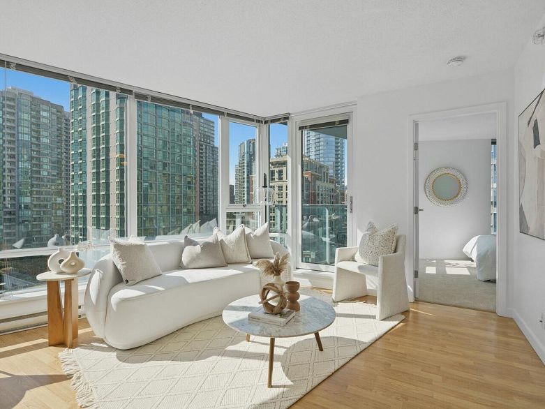 1109 233 Robson Street