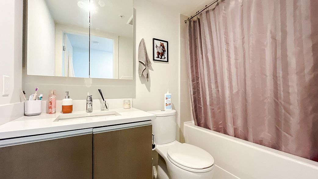 1706 1009 Harwood Street