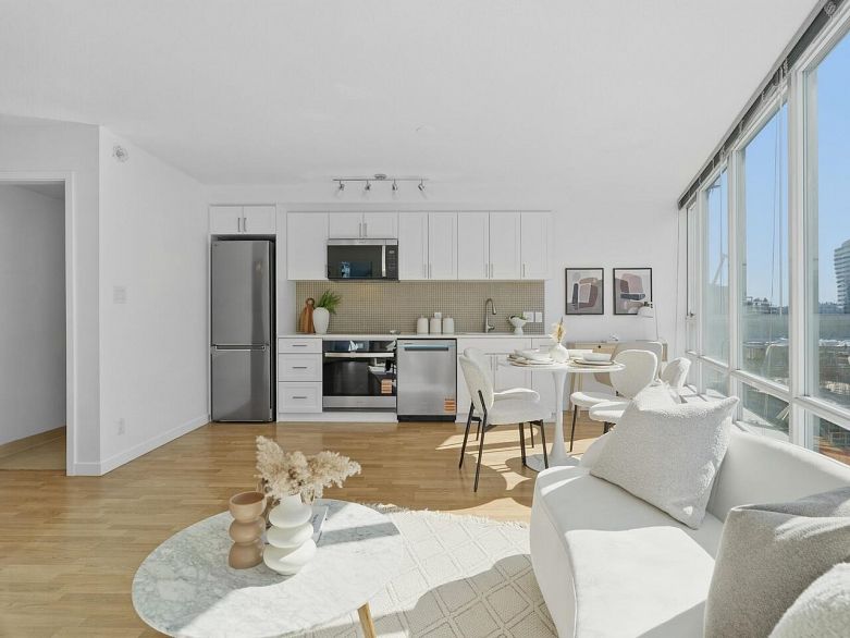 1109 233 Robson Street