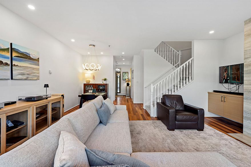 12 5880 Hampton Place