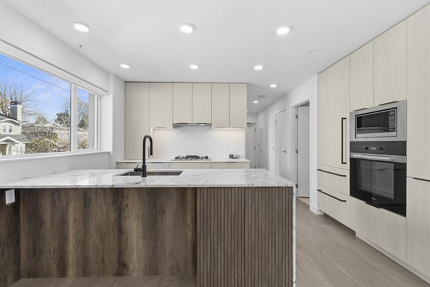 201 3590 W 39th Avenue