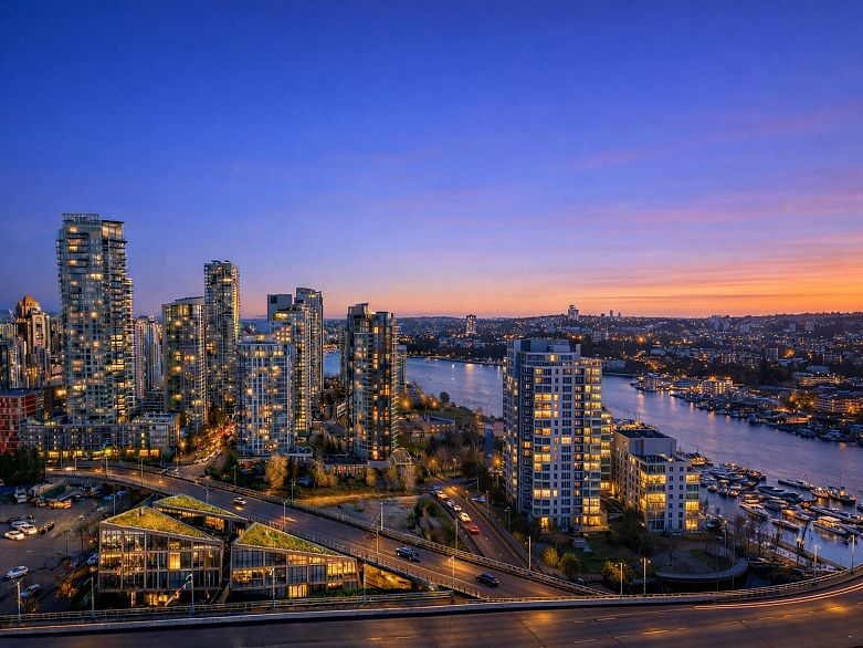 3209 1480 Howe Street