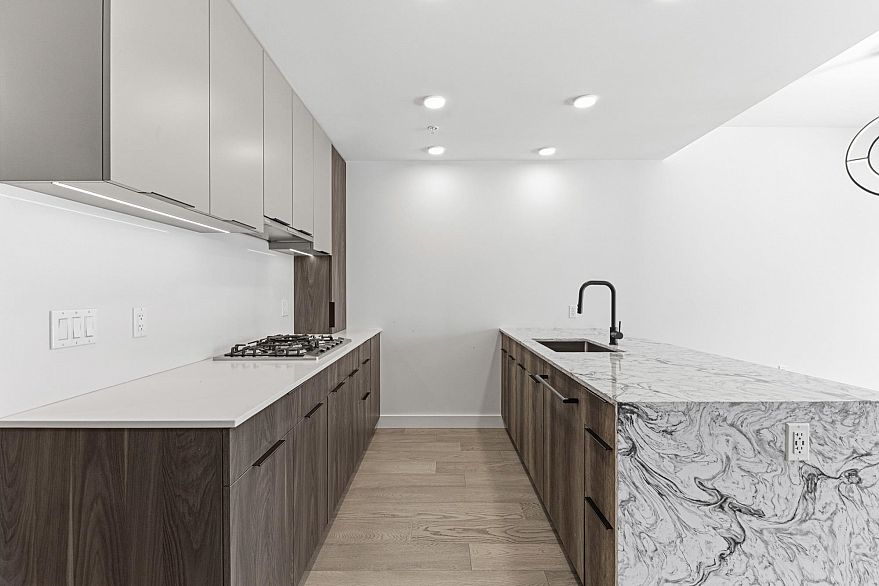 202 3590 W 39th Avenue