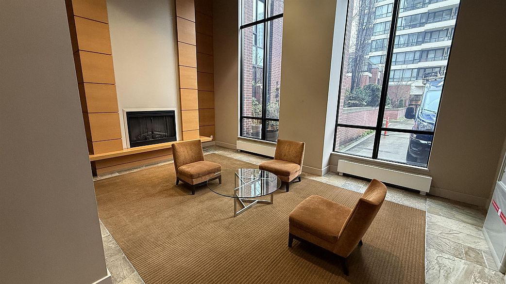 3008 909 Mainland Street