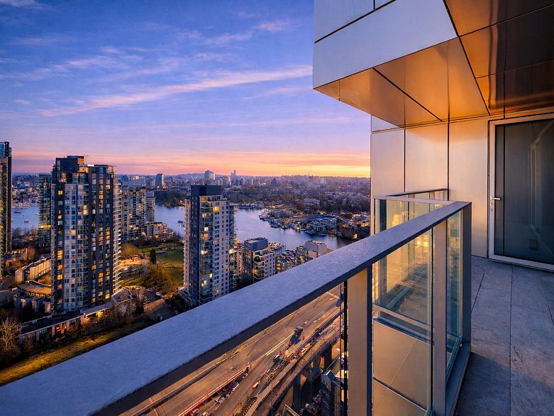 3209 1480 Howe Street