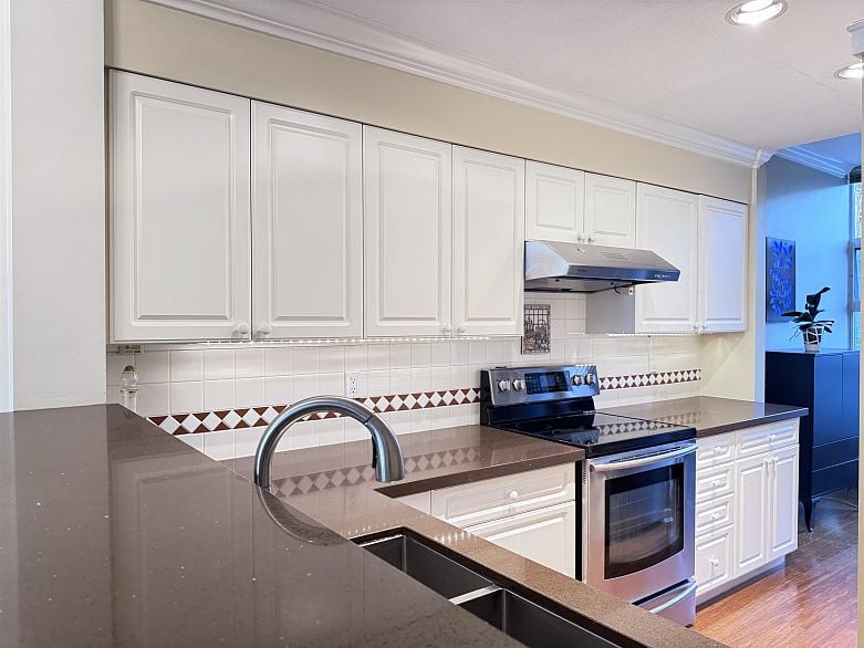 2178 E Kent Avenue South