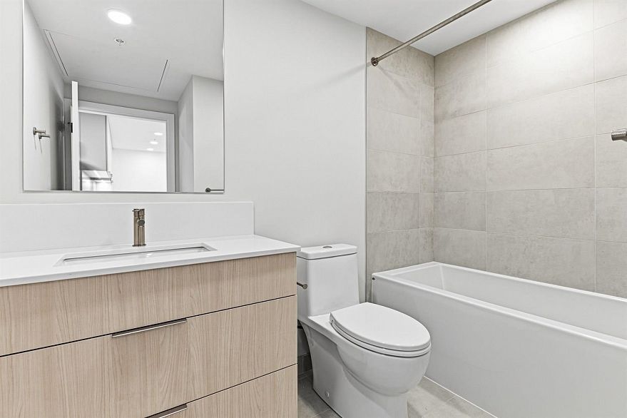 204 3590 W 39th Avenue