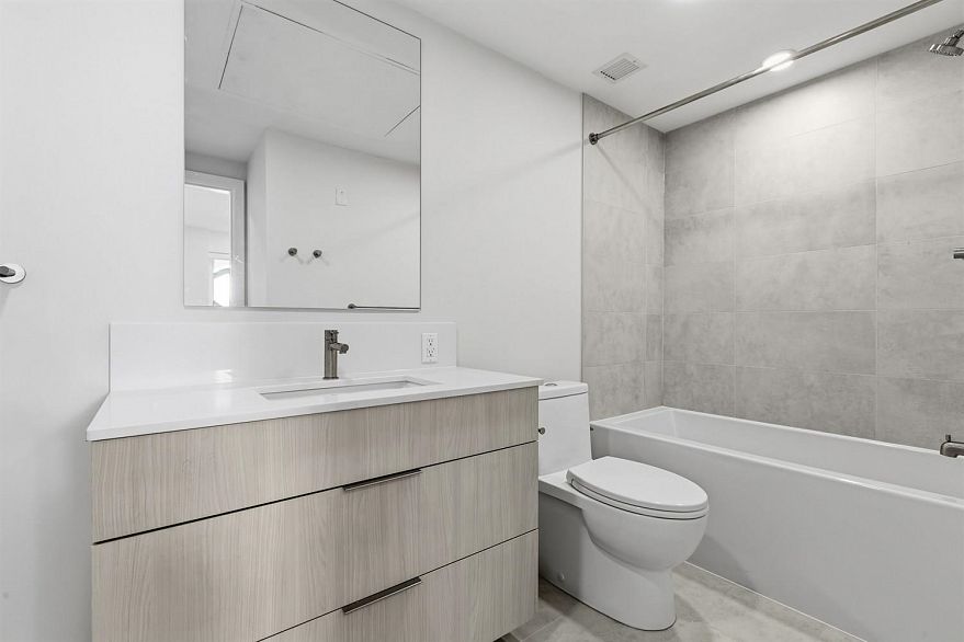 201 3590 W 39th Avenue