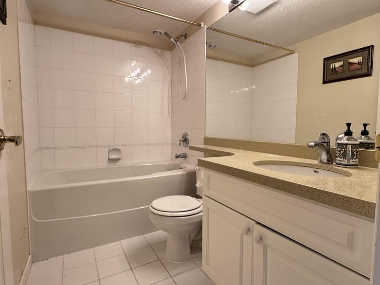 2178 E Kent Avenue South