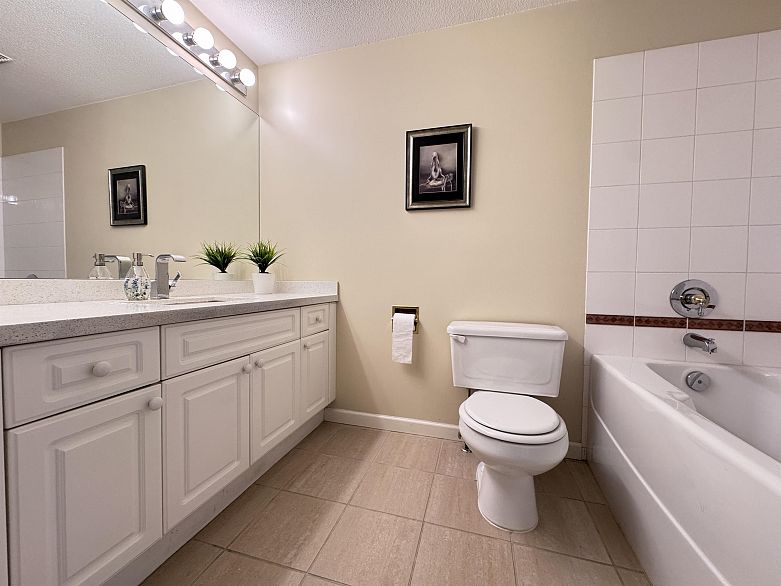 2178 E Kent Avenue South