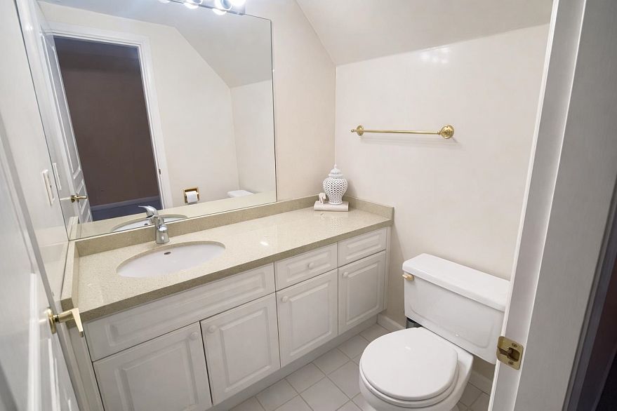 2178 E Kent Avenue South