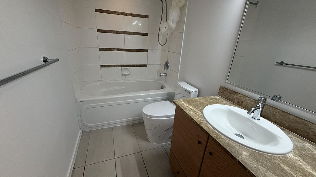 3008 909 Mainland Street