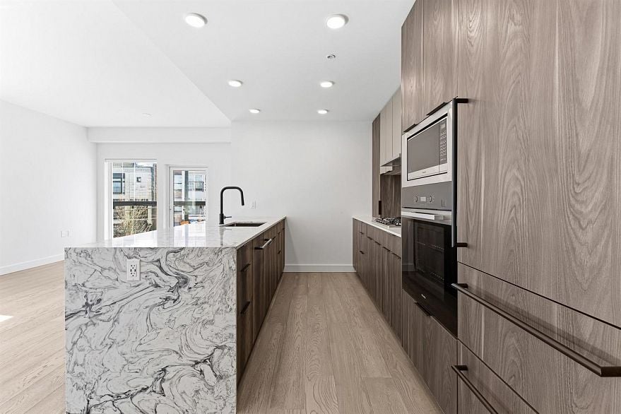 206 3590 W 39th Avenue