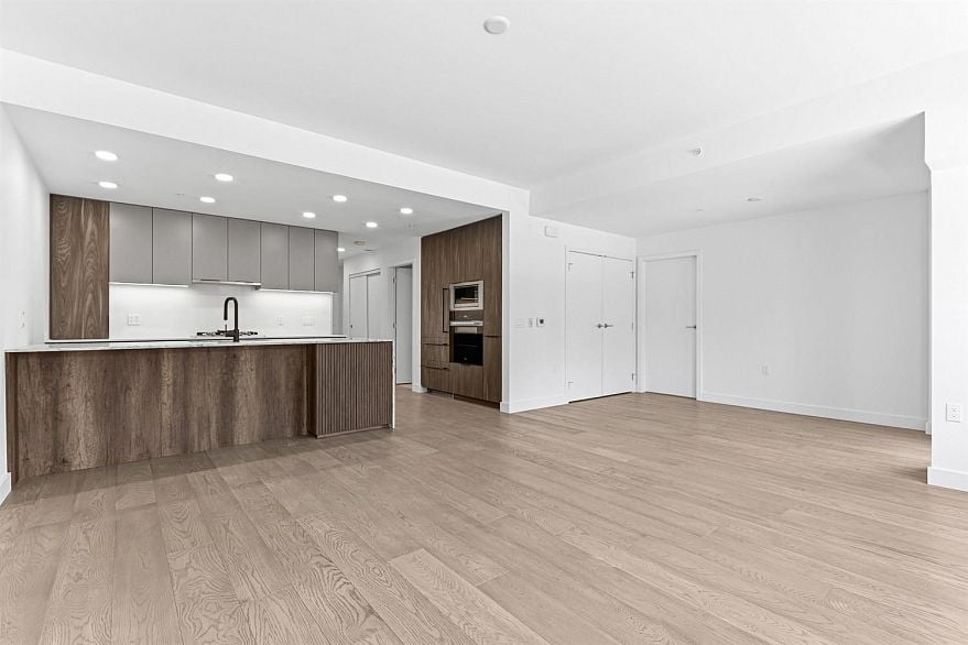 203 3590 W 39th Avenue