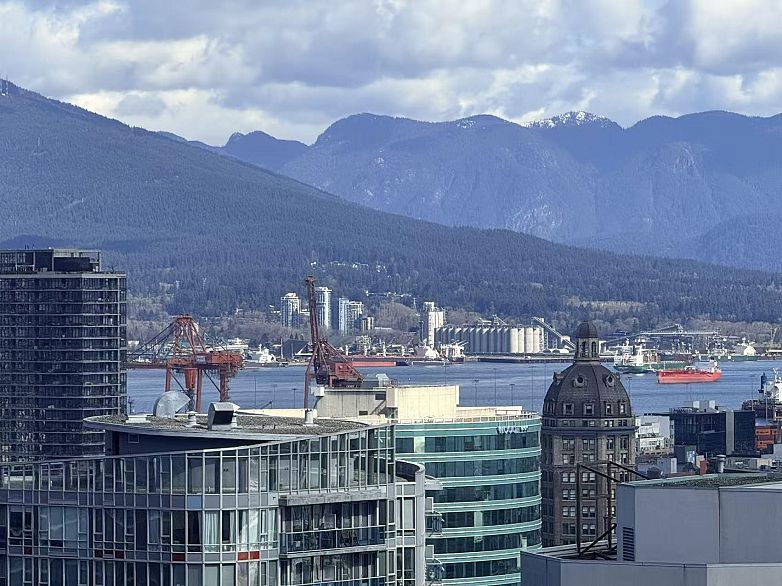 3008 909 Mainland Street