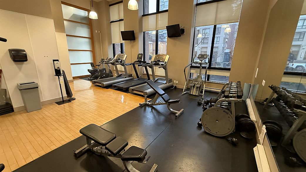 3008 909 Mainland Street