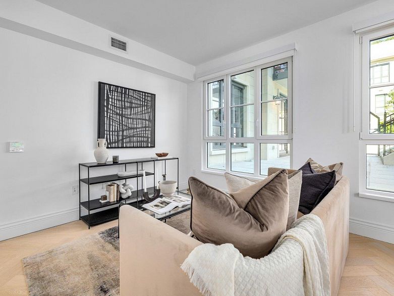 203 2096 W 47th Avenue