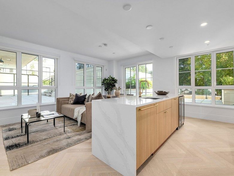 203 2096 W 47th Avenue