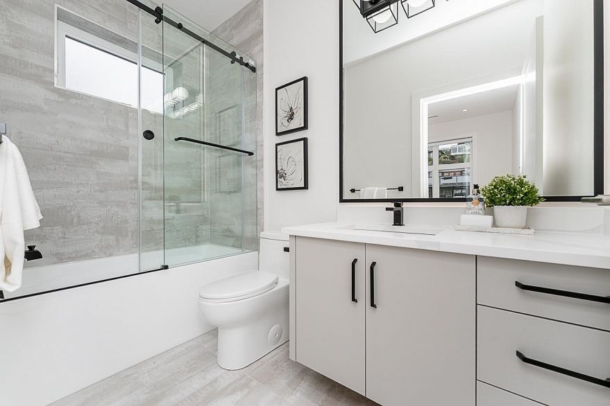 2 2837 Oliver Crescent