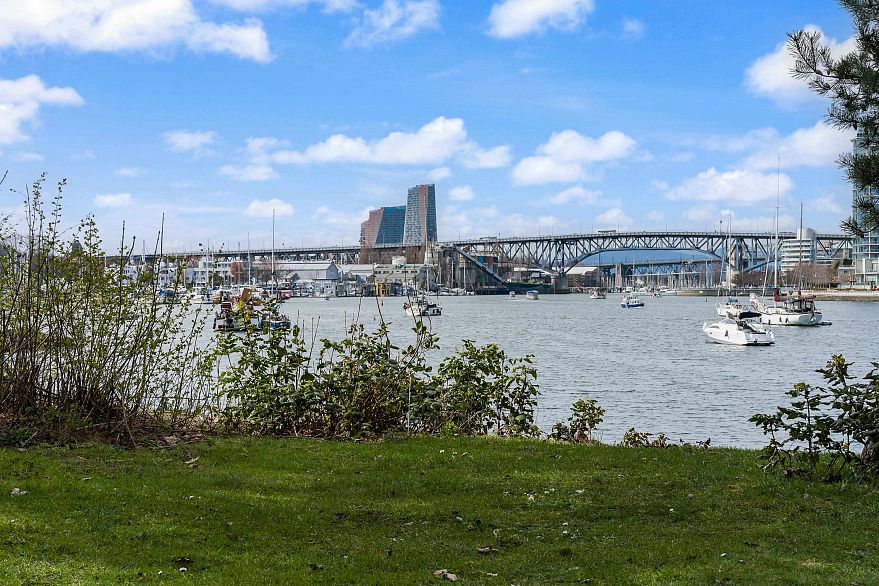 204 3168 Laurel Street