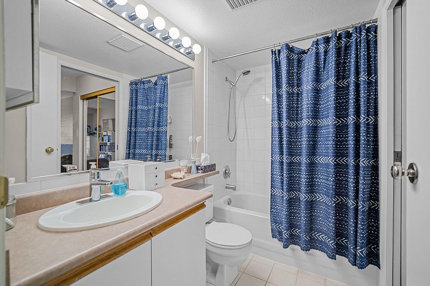 204 3168 Laurel Street