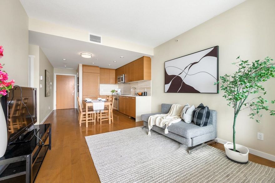 1503 5728 Berton Avenue