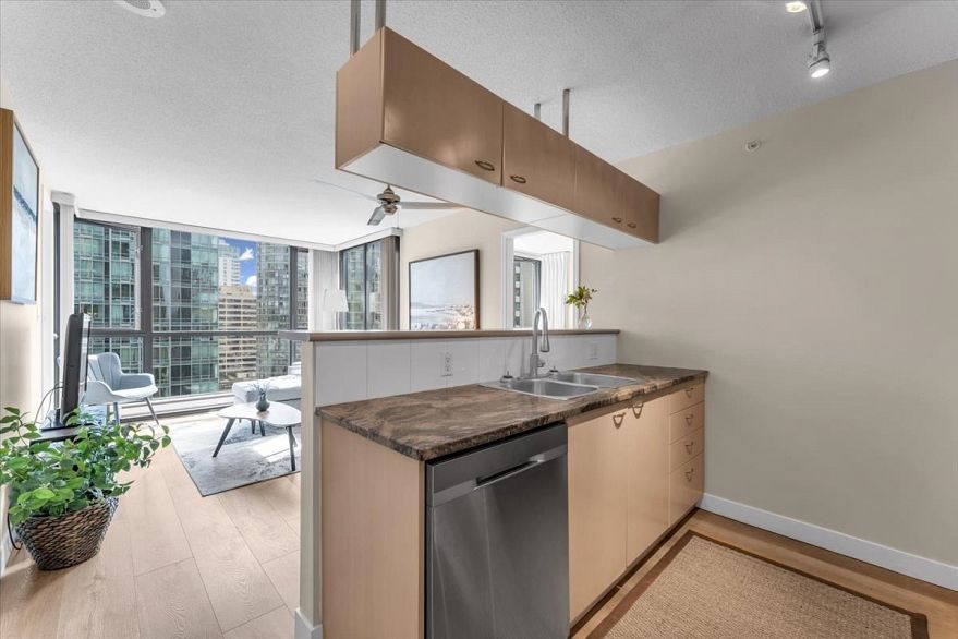 2011 1331 Alberni Street