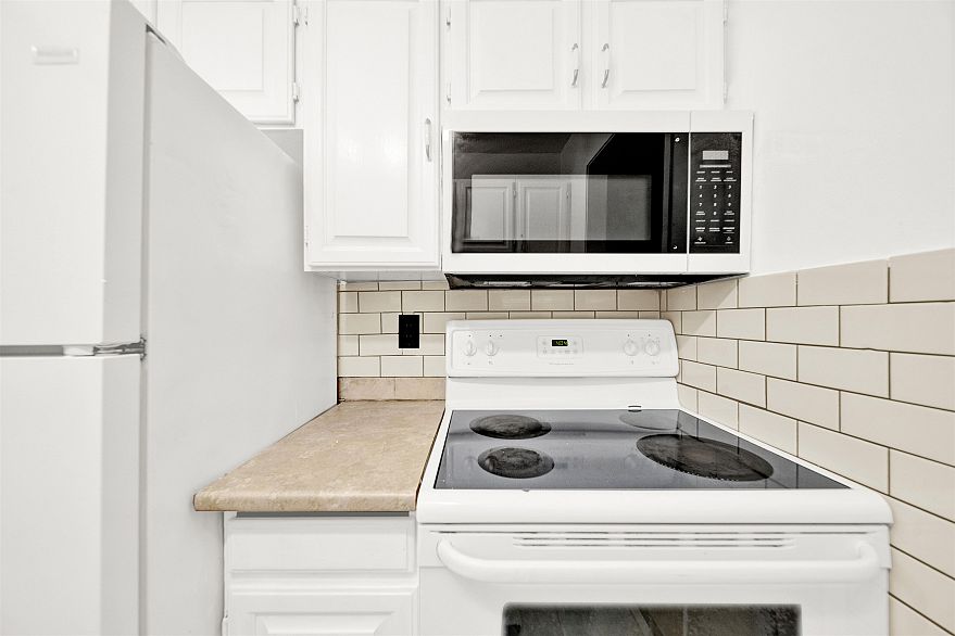 202 8707 Hudson Street