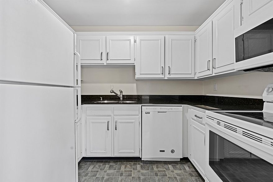 306 1260 W 10th Avenue