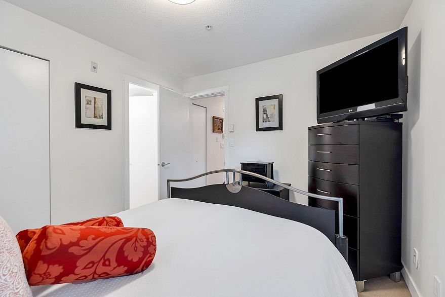 102 736 W 14th Avenue