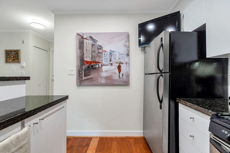 102 736 W 14th Avenue