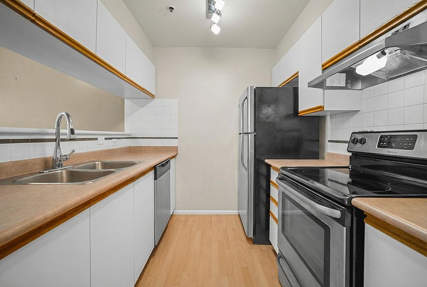 204 3168 Laurel Street