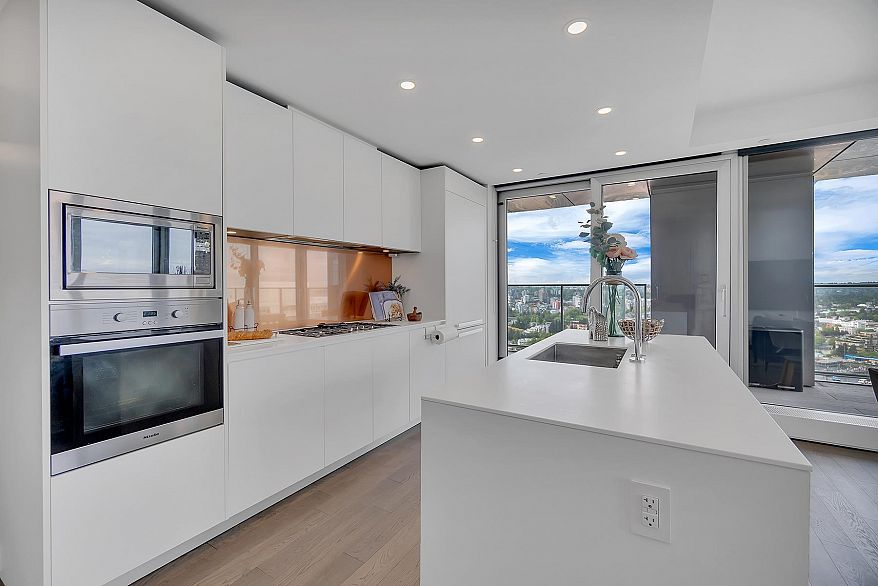 3602 1480 Howe Street