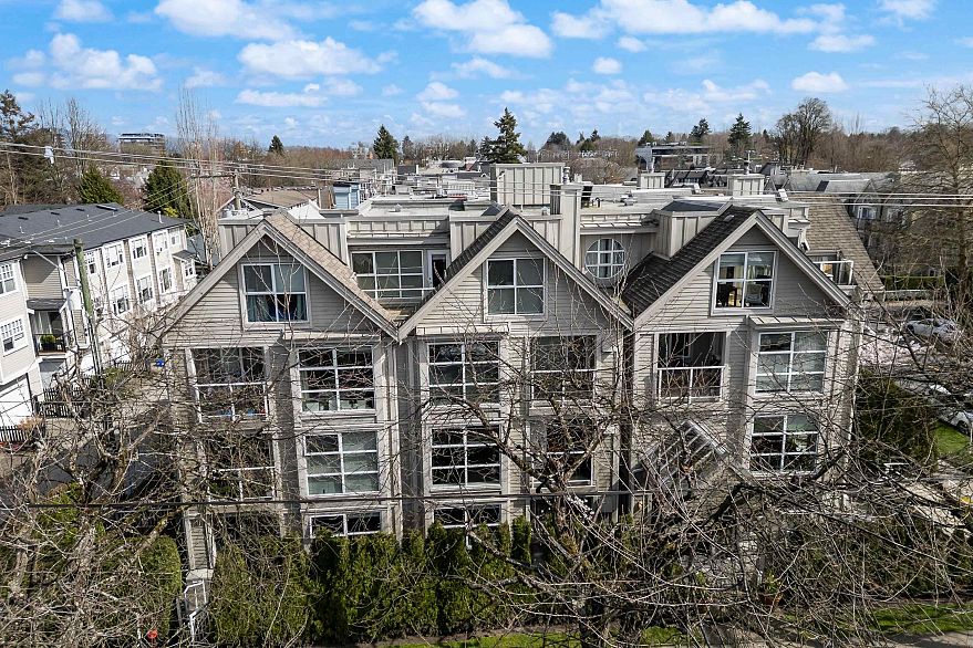 204 3168 Laurel Street