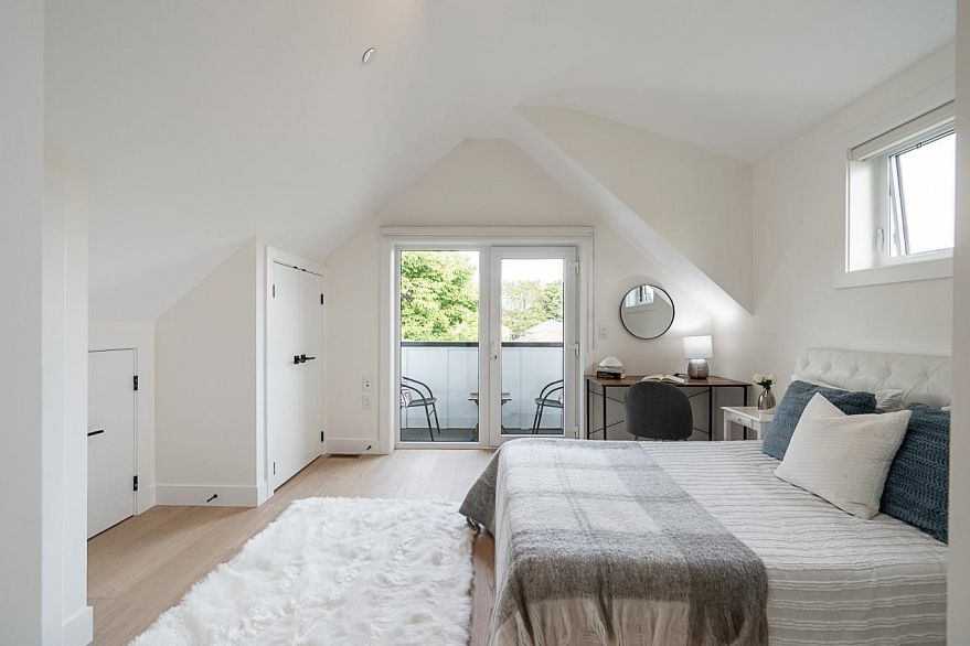 1 2248 E 48th Avenue