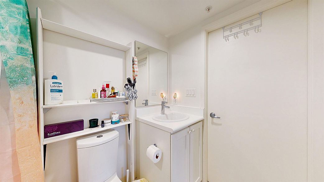 905 66 W Cordova Street