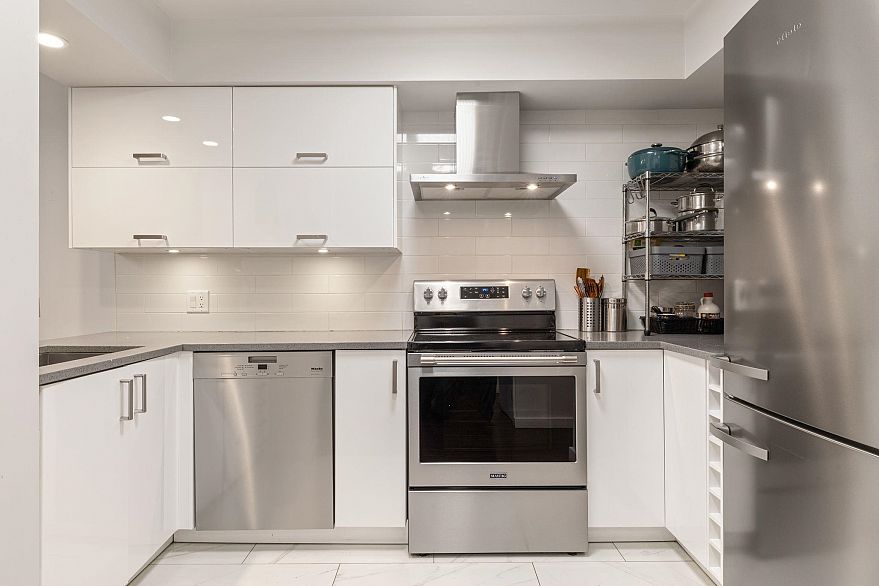 201 1225 Barclay Street