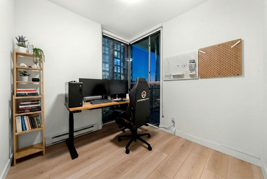 1805 928 Richards Street