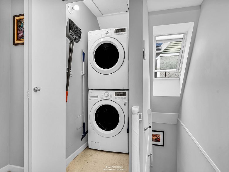 4 2315 W 10th Avenue