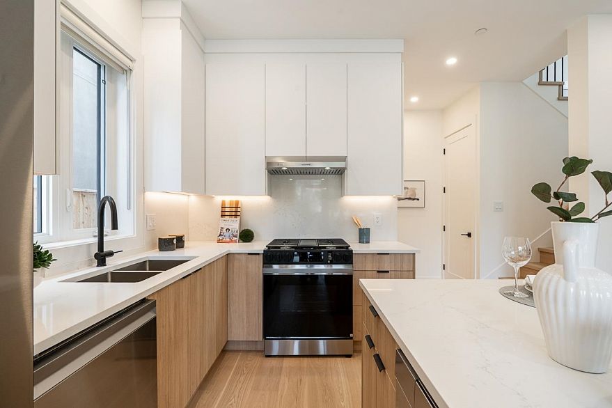 1 2248 E 48th Avenue