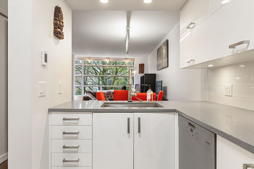 201 1225 Barclay Street