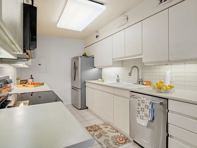 412 518 W 14th Avenue