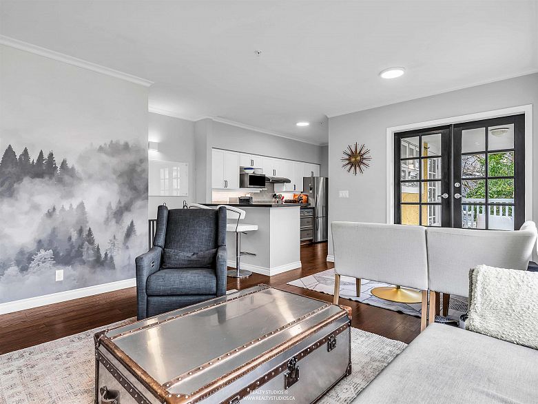 4 2315 W 10th Avenue