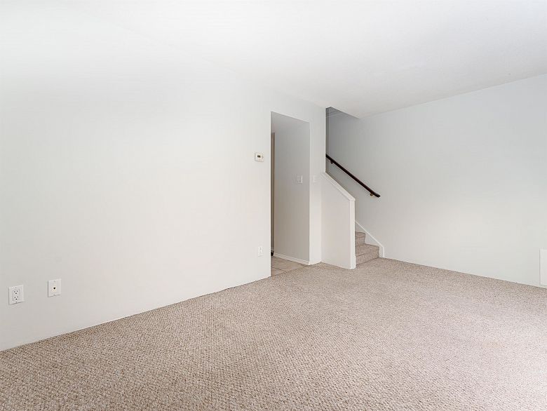 5 3554 E 49th Avenue